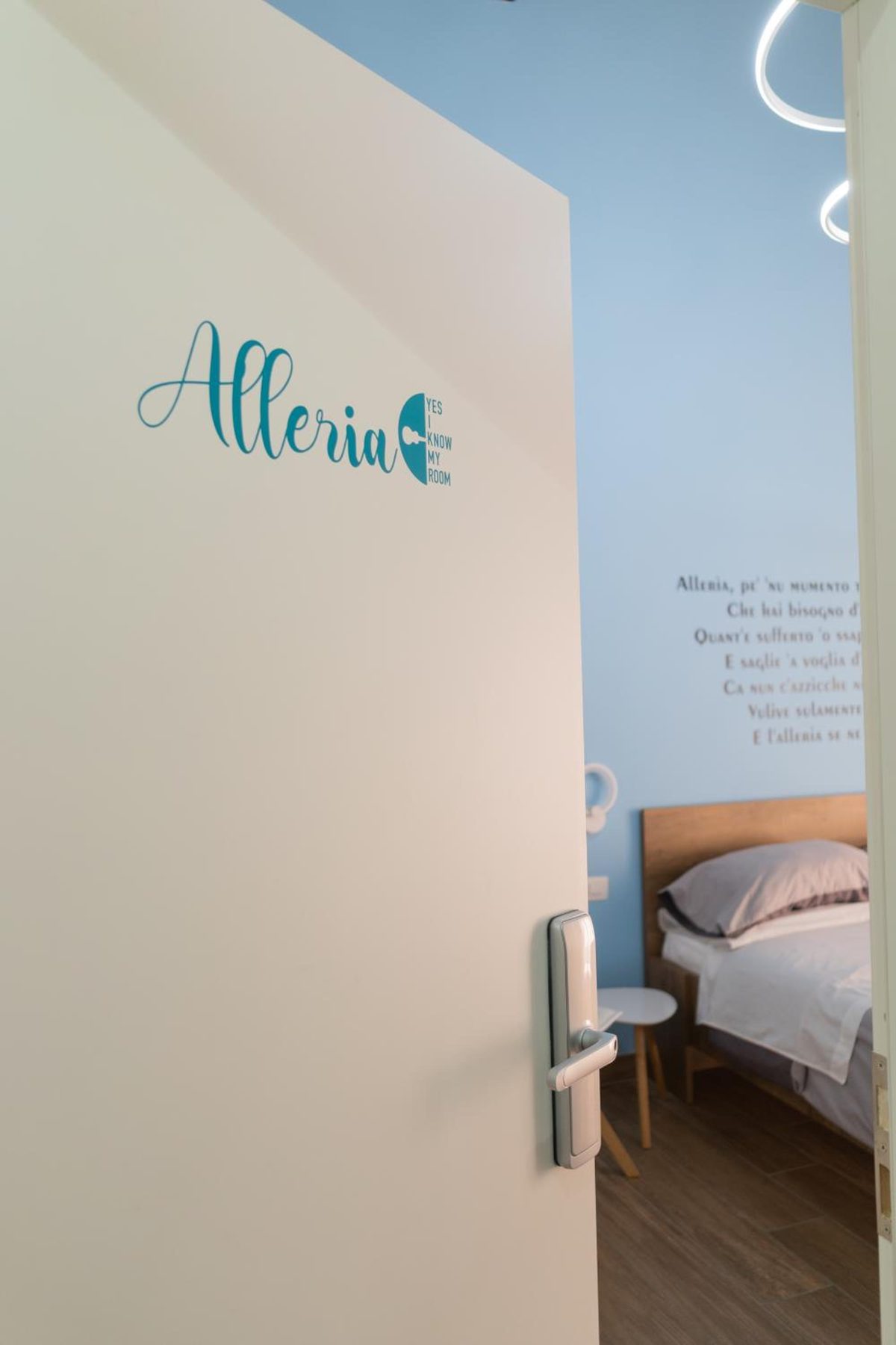 The door of the Alleria room, with its name written above